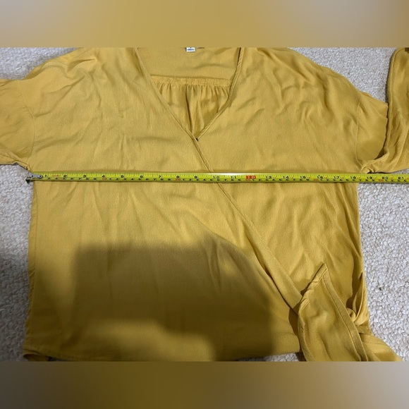 Madewell Raelynn Top Greek Gold Wrap and Tie. Size Medium. Snap Closures. - Picture 12 of 15